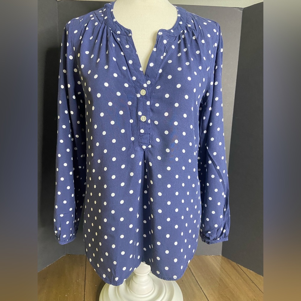 Old Navy long sleeve polka dot top.